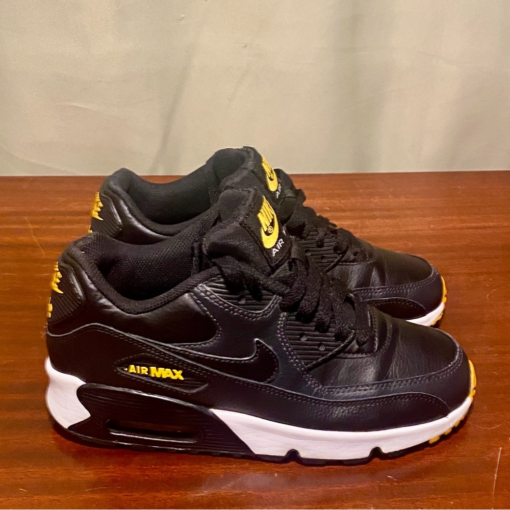 Nike Air Max 90 LTR  Boys Black Amarillo size 4Y